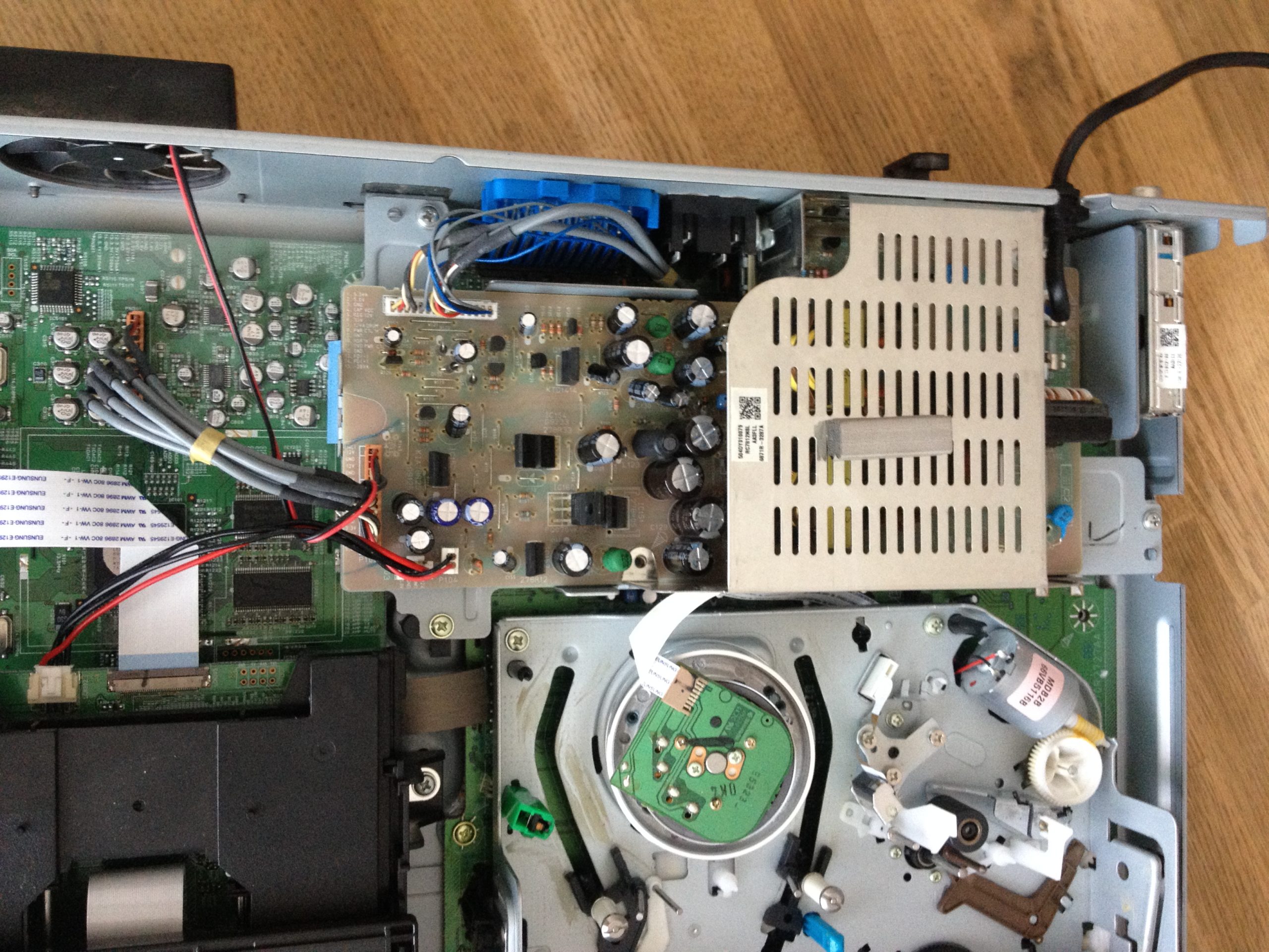 LG VC 9800 - combine lecteur de dvd divix + magnetoscope vhs enregistreur 6  tetes pal secam , TELECOMMANDE D ORIGINE , 100 % ok fonctionnement
