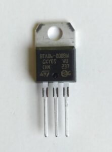 Triac BTA06-800BW